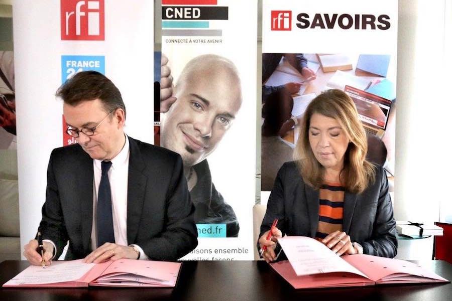 Signature d’un partenariat entre France Médias Monde et le CNED