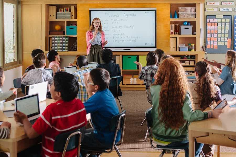 Améliorez vos formations et vos classes avec les écrans interactifs